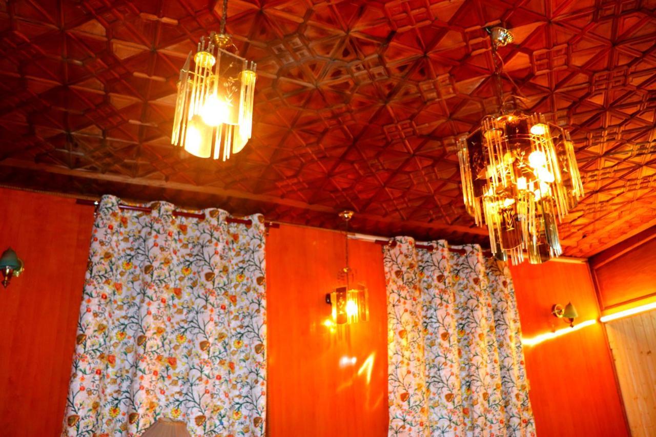 House Boat New Pala Palace Srīnagar Extérieur photo