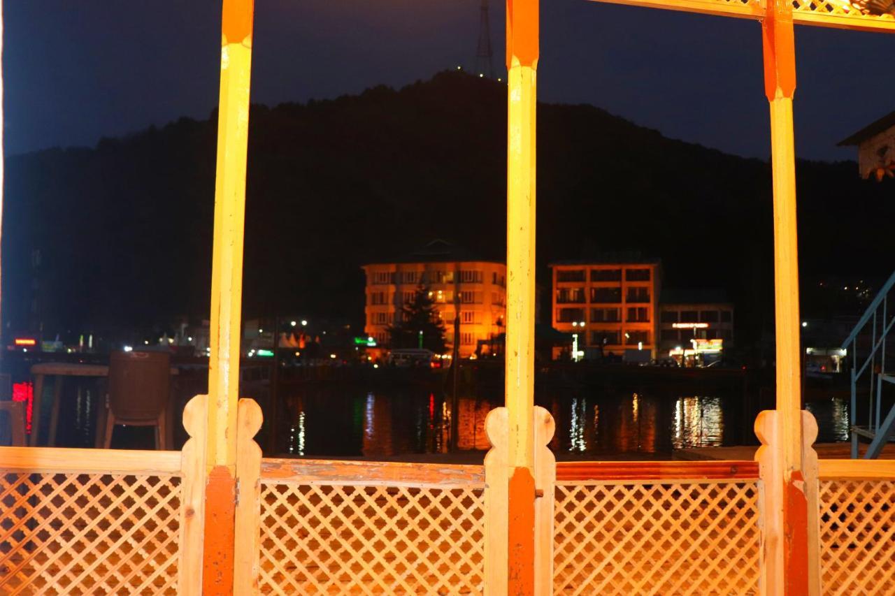 House Boat New Pala Palace Srīnagar Extérieur photo