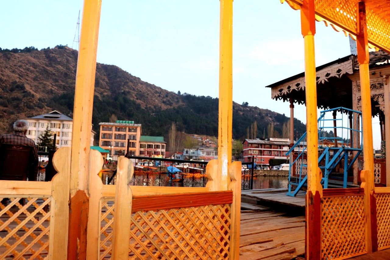 House Boat New Pala Palace Srīnagar Extérieur photo