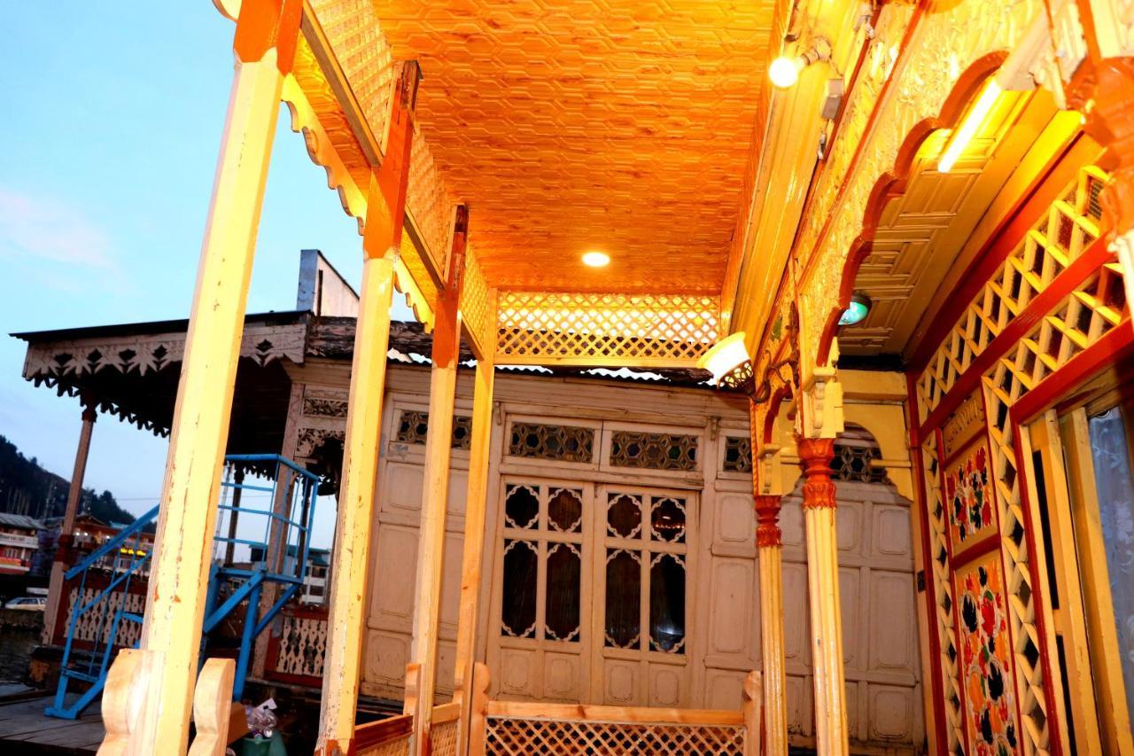 House Boat New Pala Palace Srīnagar Extérieur photo