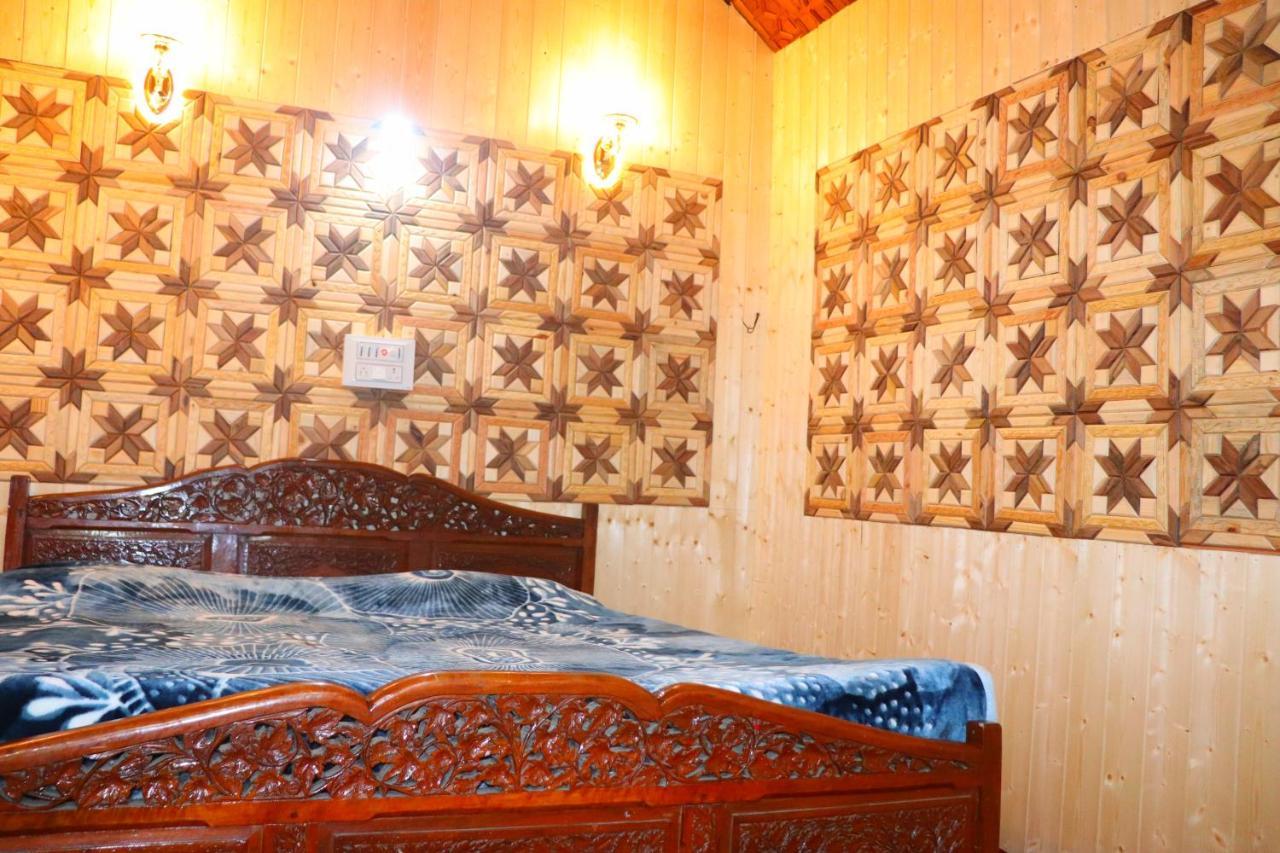 House Boat New Pala Palace Srīnagar Extérieur photo