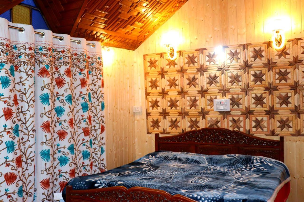 House Boat New Pala Palace Srīnagar Extérieur photo