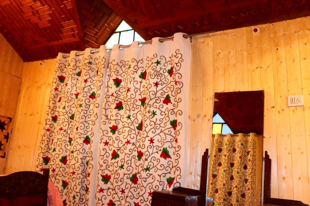 House Boat New Pala Palace Srīnagar Extérieur photo