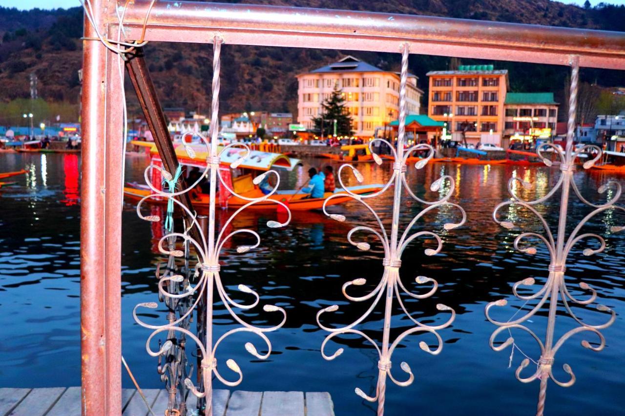 House Boat New Pala Palace Srīnagar Extérieur photo