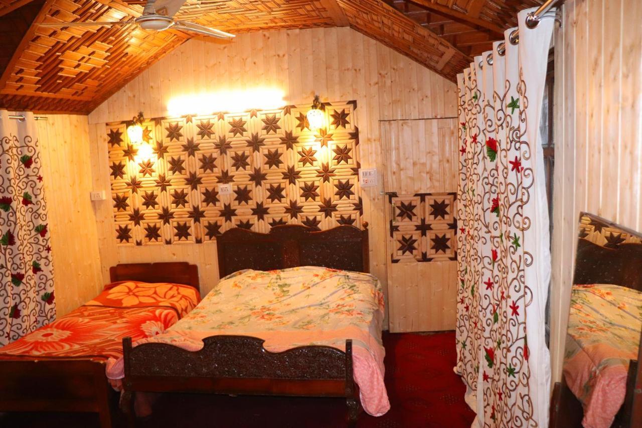 House Boat New Pala Palace Srīnagar Extérieur photo