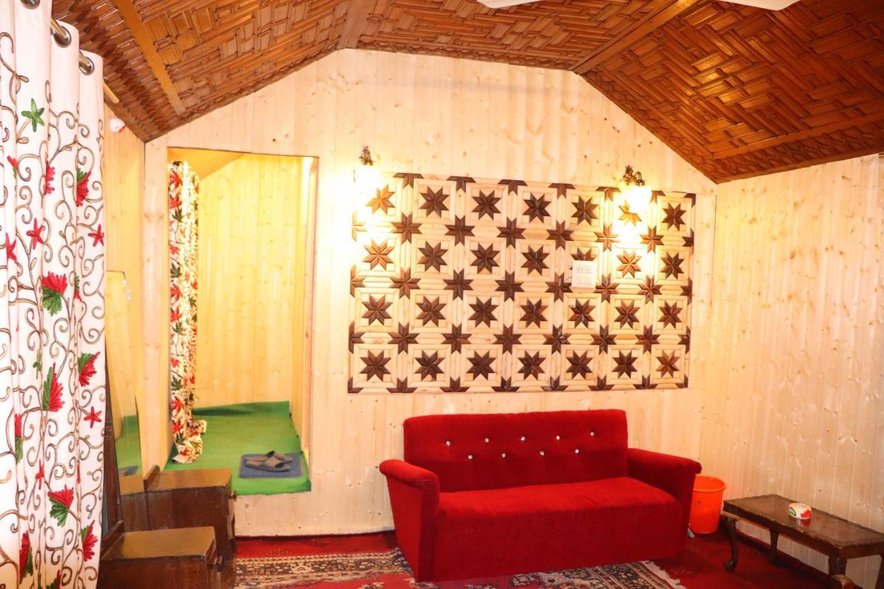 House Boat New Pala Palace Srīnagar Extérieur photo