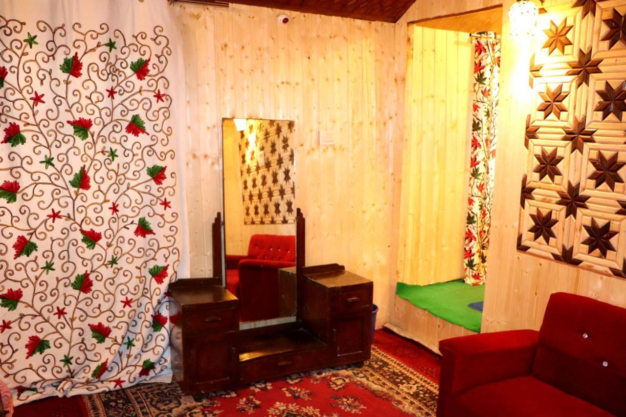 House Boat New Pala Palace Srīnagar Extérieur photo