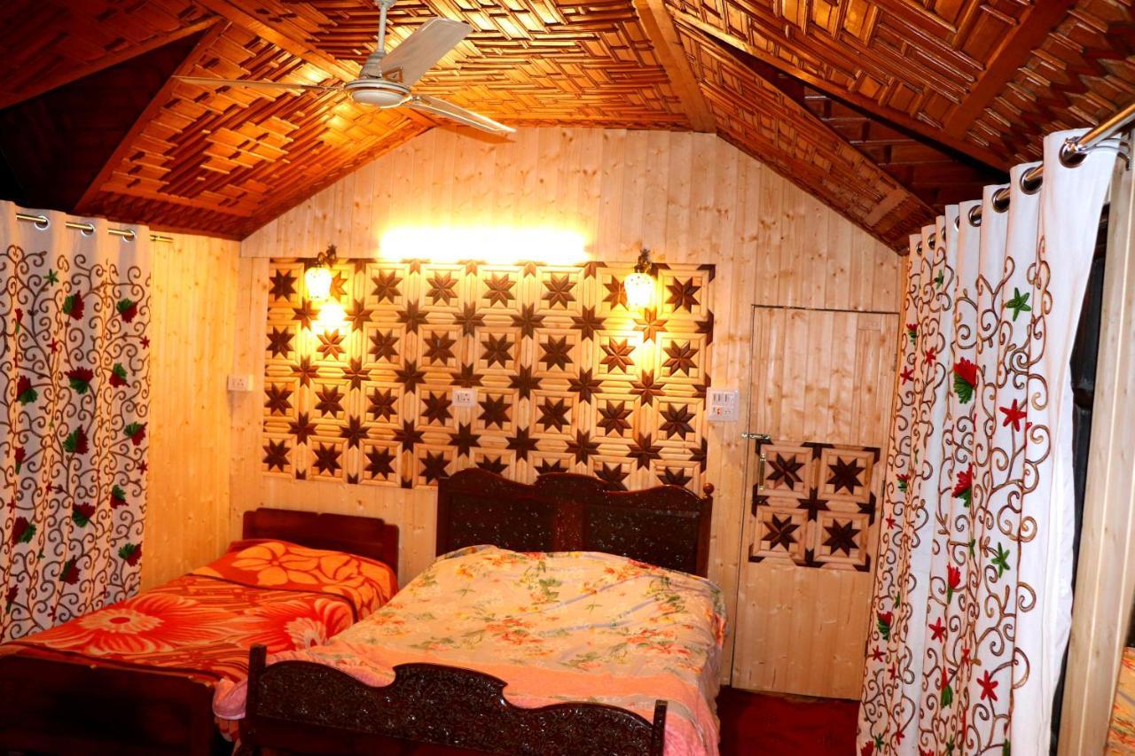 House Boat New Pala Palace Srīnagar Extérieur photo