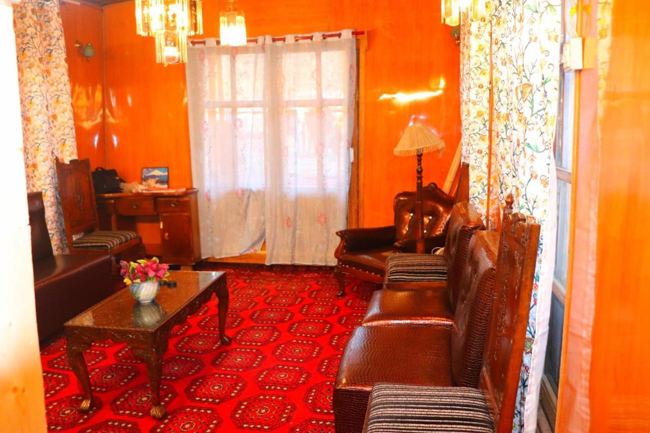 House Boat New Pala Palace Srīnagar Extérieur photo