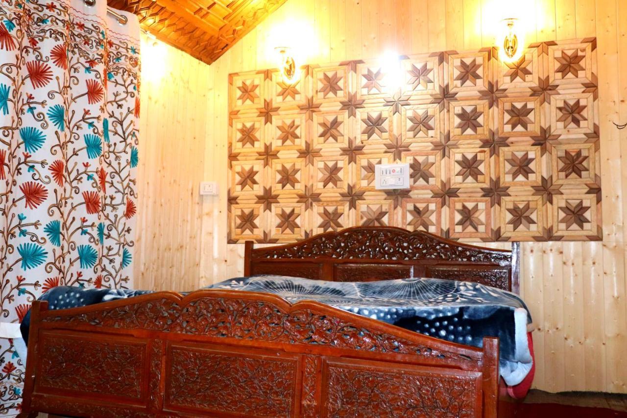 House Boat New Pala Palace Srīnagar Extérieur photo