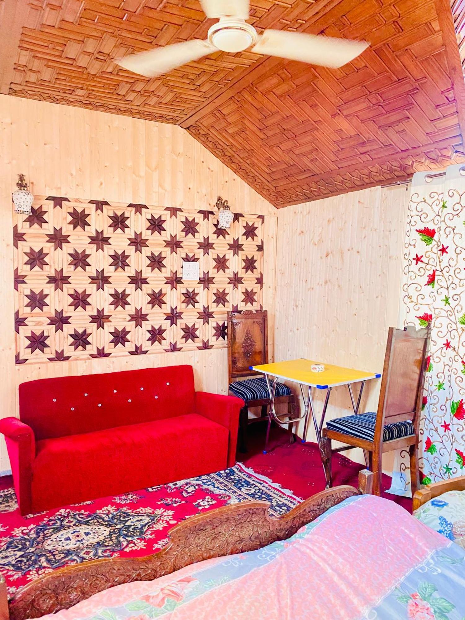 House Boat New Pala Palace Srīnagar Extérieur photo
