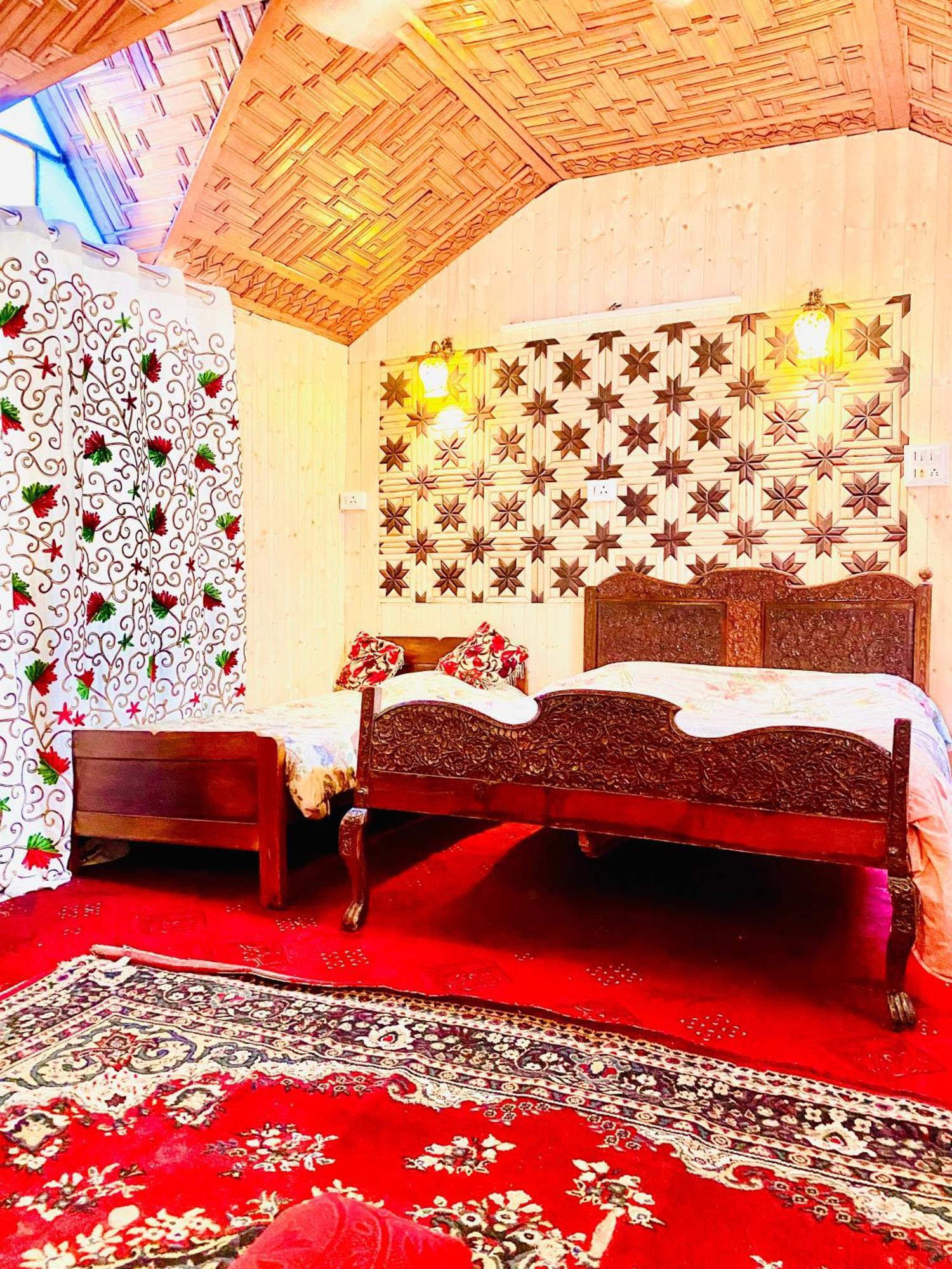 House Boat New Pala Palace Srīnagar Extérieur photo