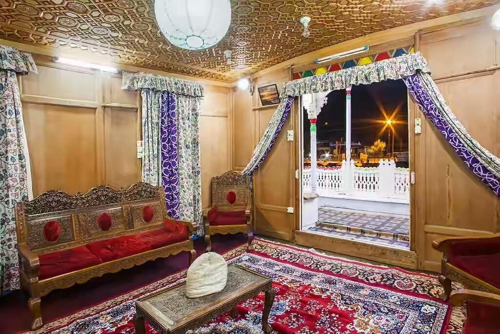 House Boat New Pala Palace Srīnagar Extérieur photo